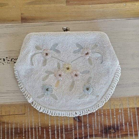 Vintage Handbags - Vintage pastel full bead hand made small handle purse clas closure